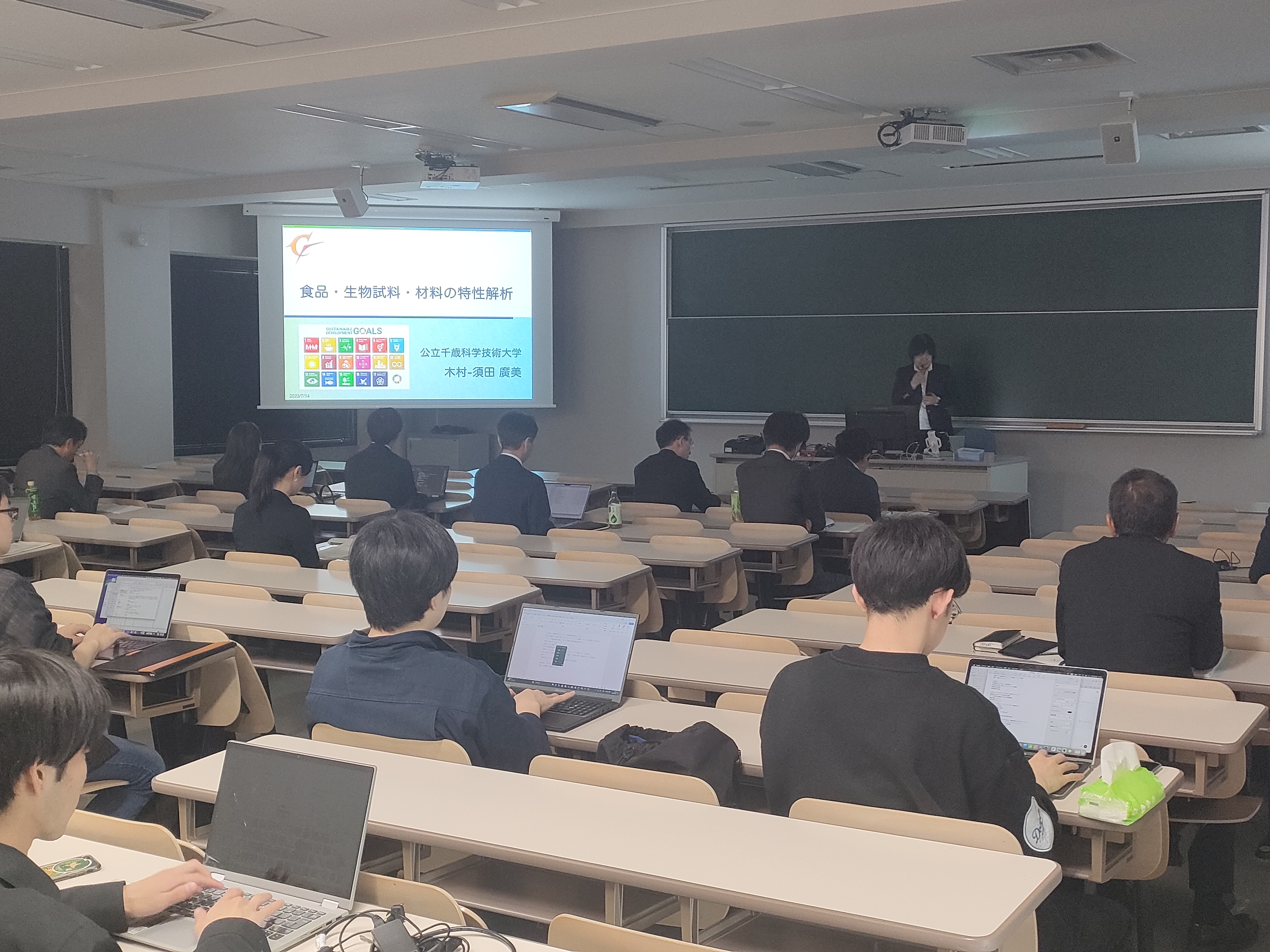 PWC研究クラスターの活動紹介の様子